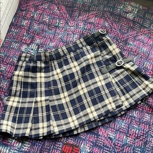 Brandy Melville Blue and White Pleated Mini Skater Skirt for Casual Wear